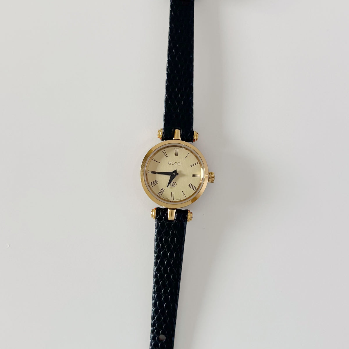 Gucci 1990s Gold Round Dial Gold Plated Watch