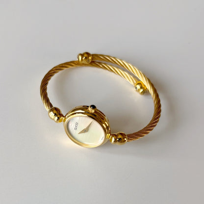 Gucci 1990s Seashell Round Dial Gold-Plated Cable Bangle Watch