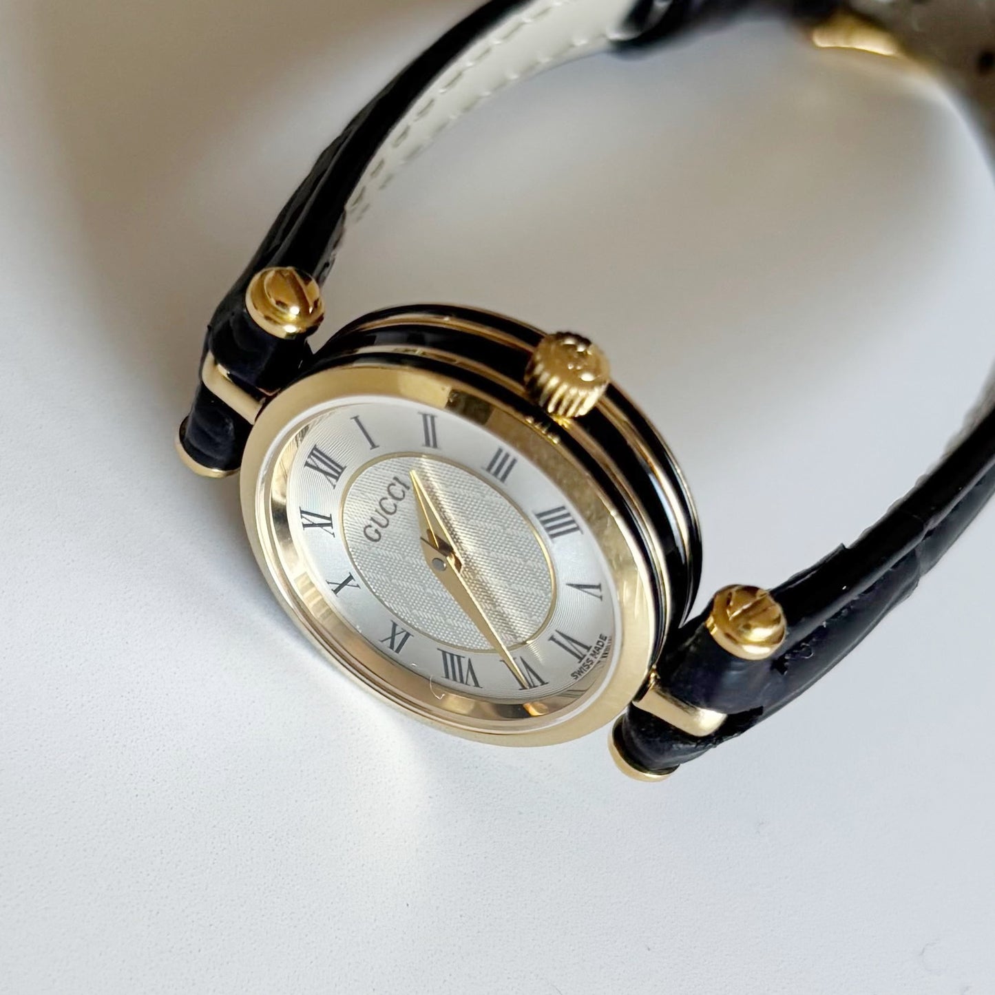 Gucci 1990s Round Dial Gold Plated Watch