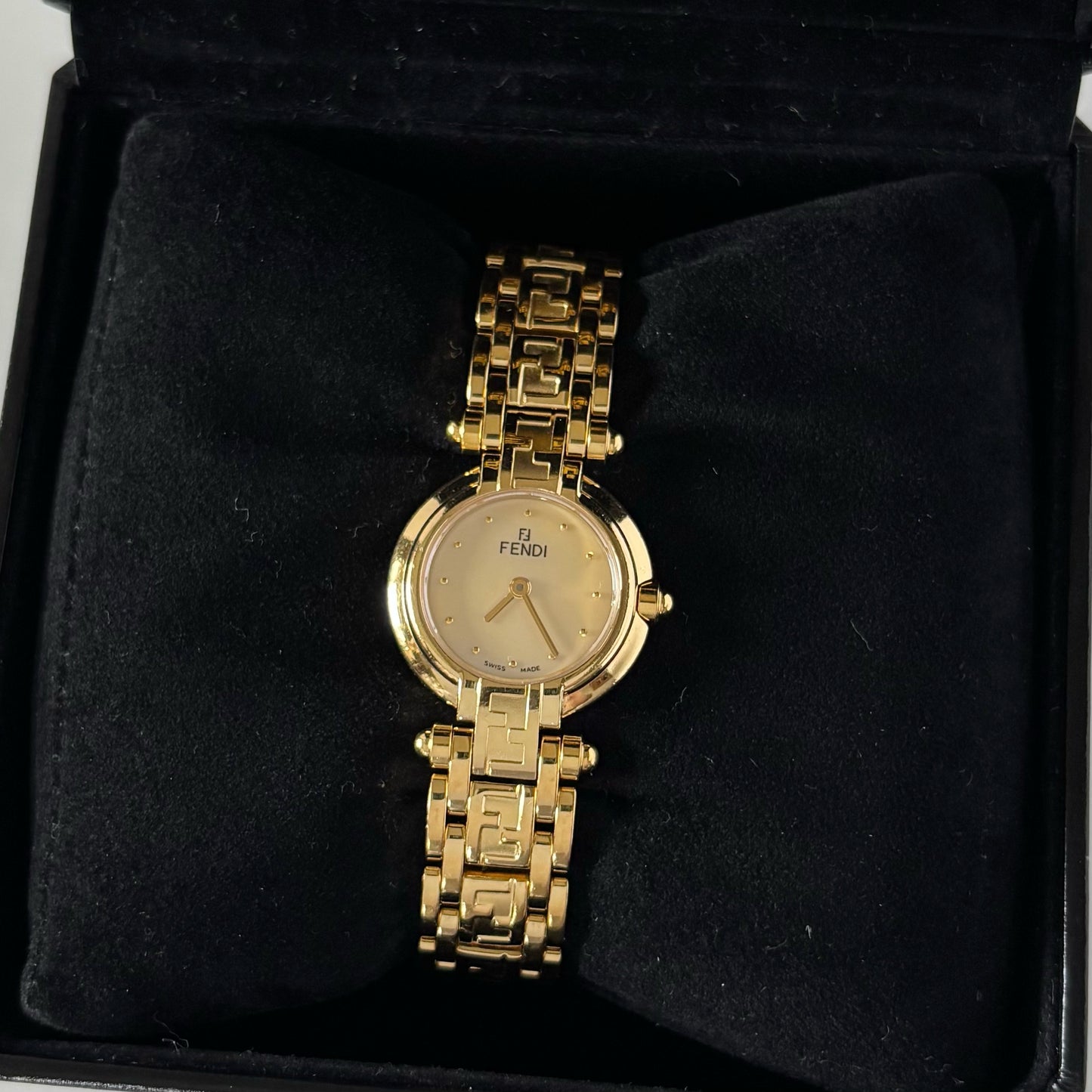 Fendi 1990s Seashell Round Dial Gold Plated Watch