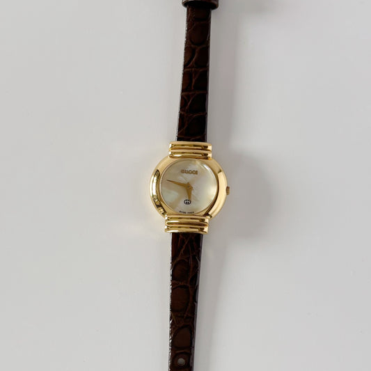 Gucci 1990s Seashell Round Dial Gold Plated Watch