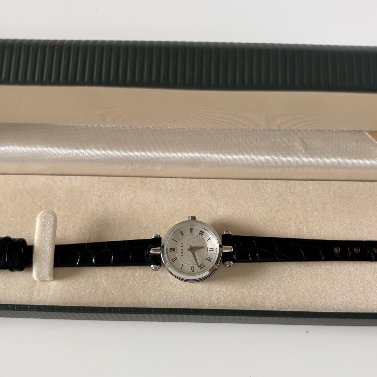 Gucci 1990s Round Dial Stainless Steel Watch