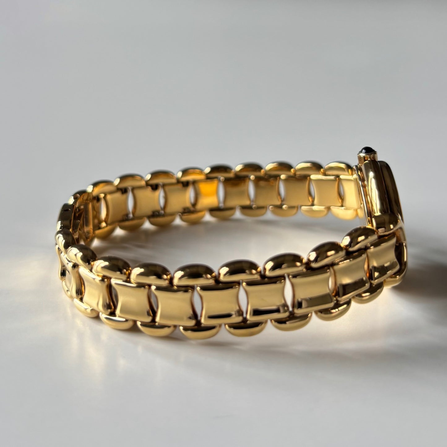 Fendi 1990s Seashell Round Dial Gold Plated Watch