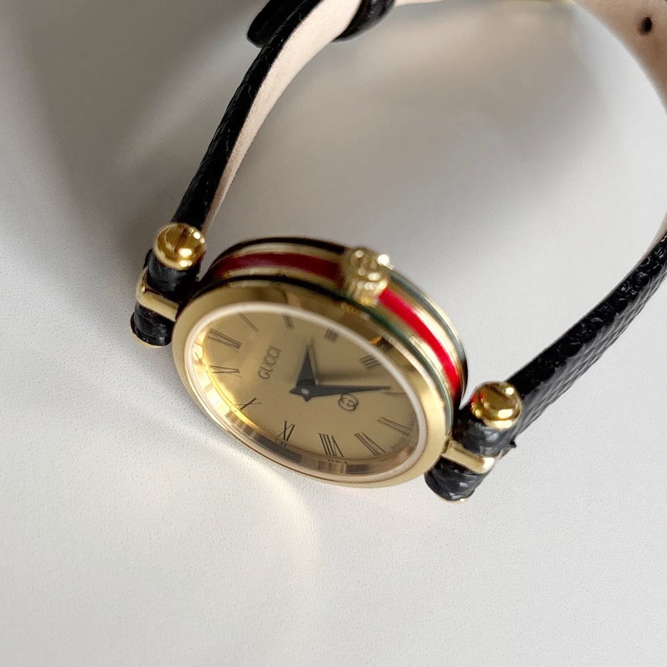 Gucci 1990s Round Dial Gold Plated Watch