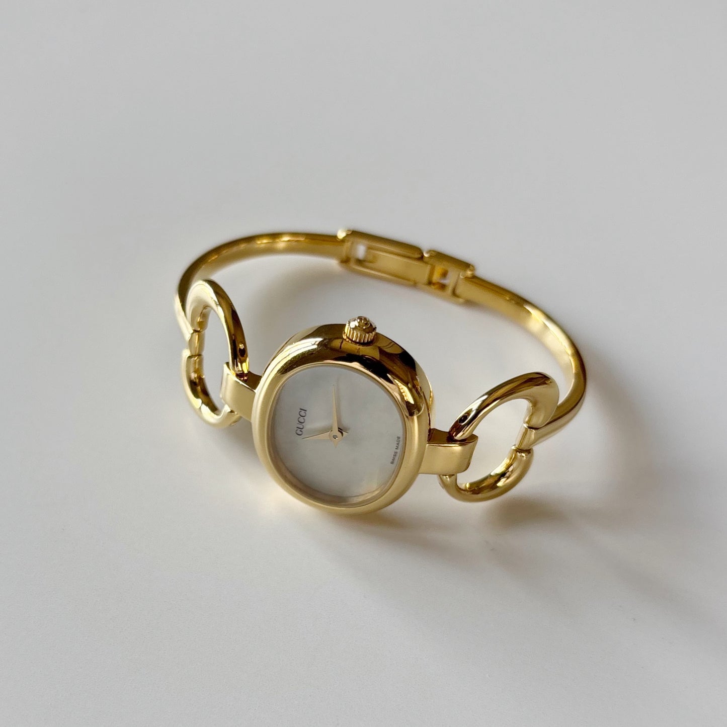 Gucci 1990s Seashell Oval Dial Gold Plated Bangle Watch (Small)