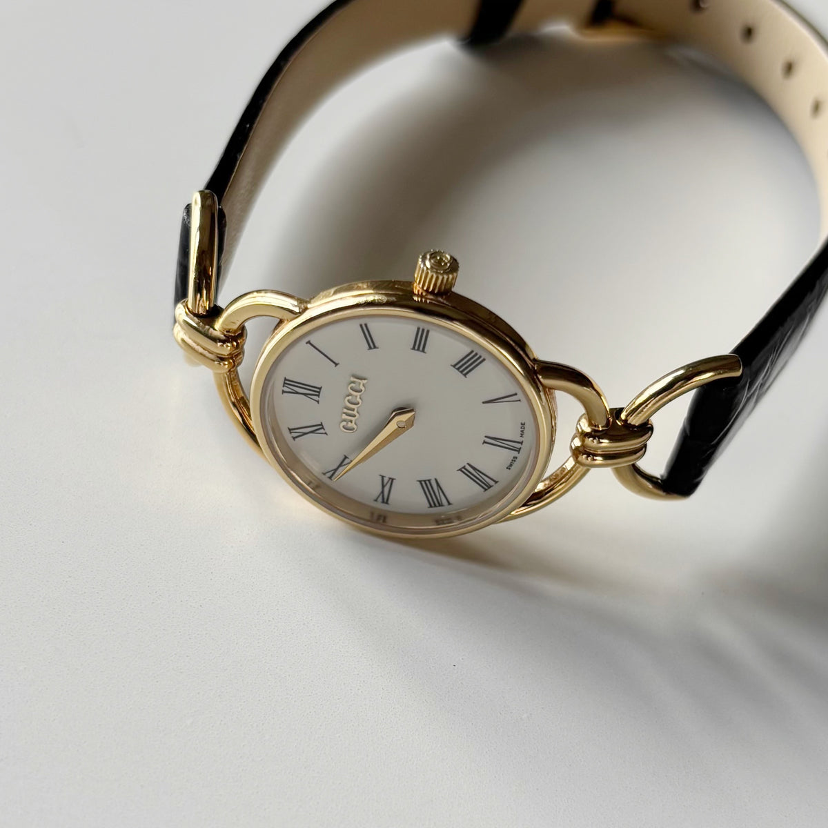 Gucci Round Dial Horsebit Gold-Plated Watch