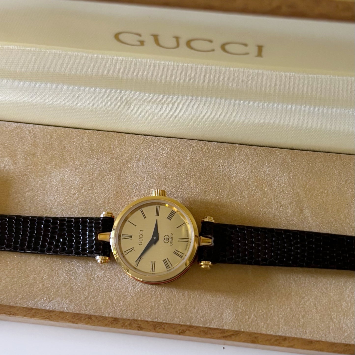 Gucci 1980s Sherry Round Watch