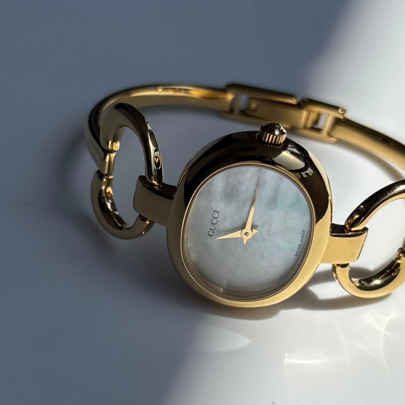 Gucci 1990s Seashell Oval Dial Gold Plated Bangle Watch (Small)