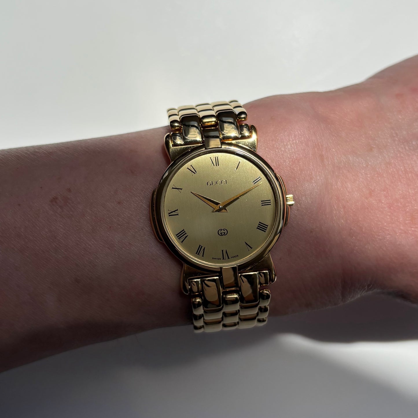 Gucci 1980s Round Dial Gold Plated Watch (Large)