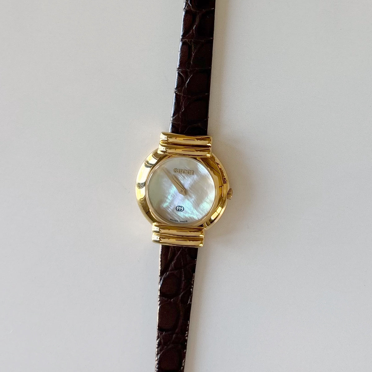 Gucci 1990s Seashell Round Dial Gold Plated Watch
