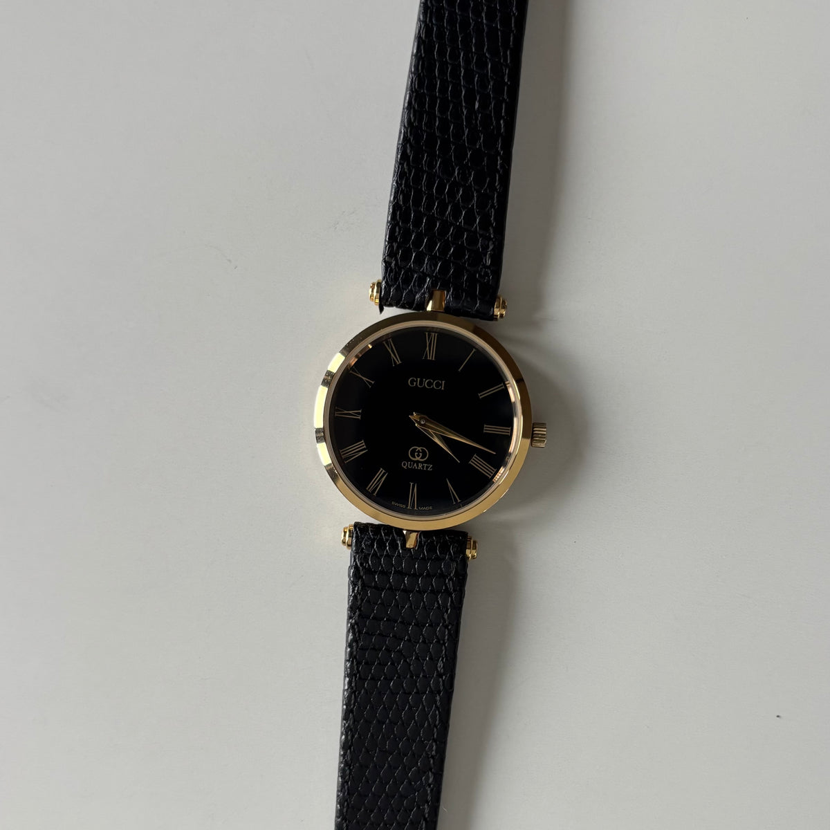 Gucci 1990s Black Round Dial Gold-Plated Sherry Watch (Large)