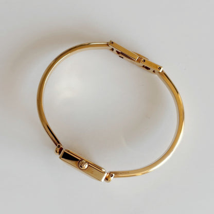 Gucci 1990s Seashell Square Dial Gold Plated Bangle Watch