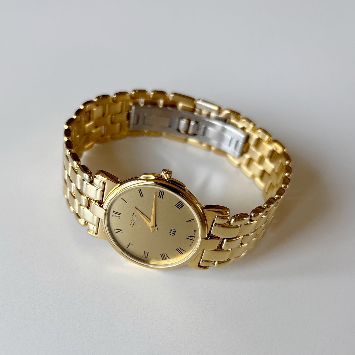 Gucci 1980s Round Dial Gold Plated Watch (Large)