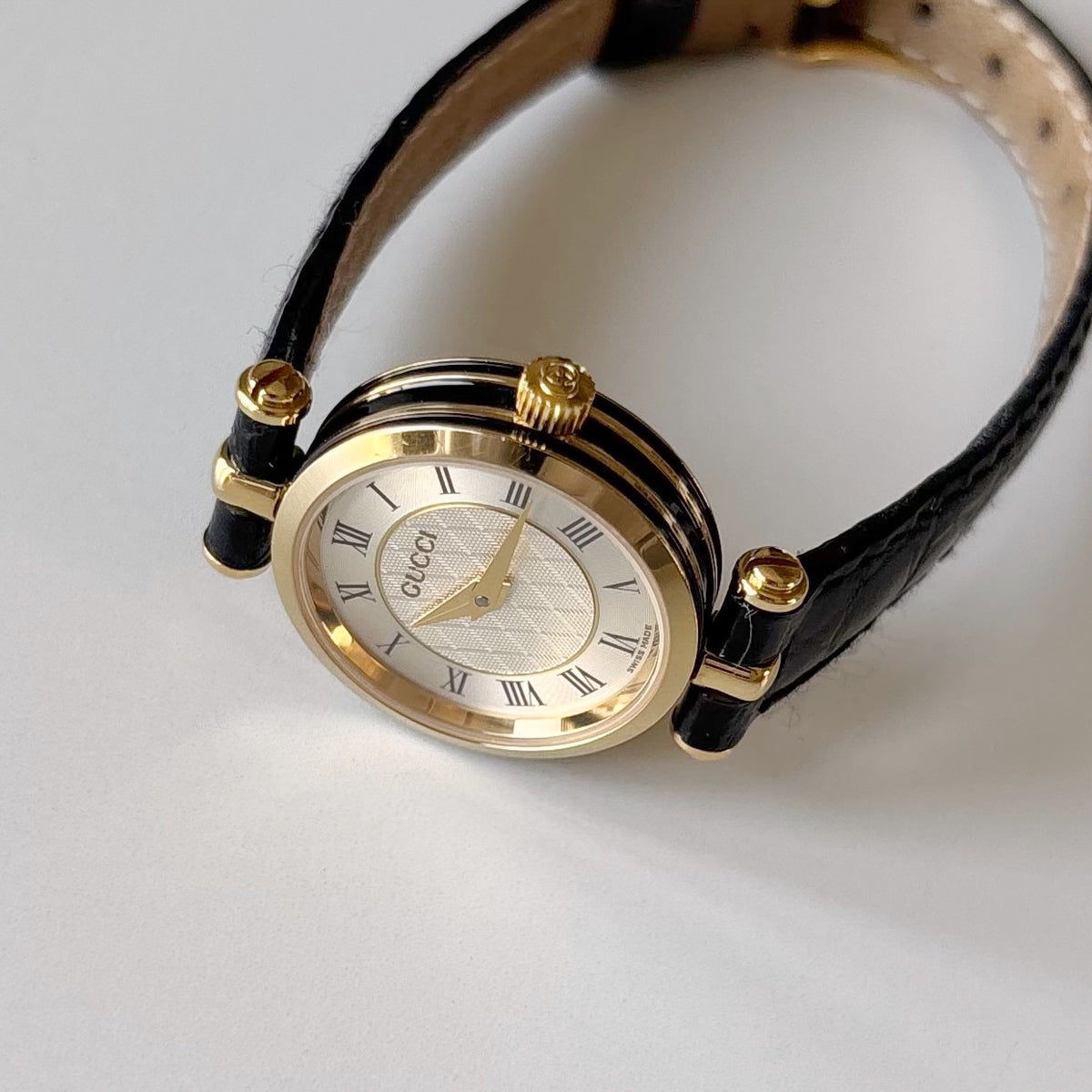 Gucci 1990s Round Dial Gold Plated Watch