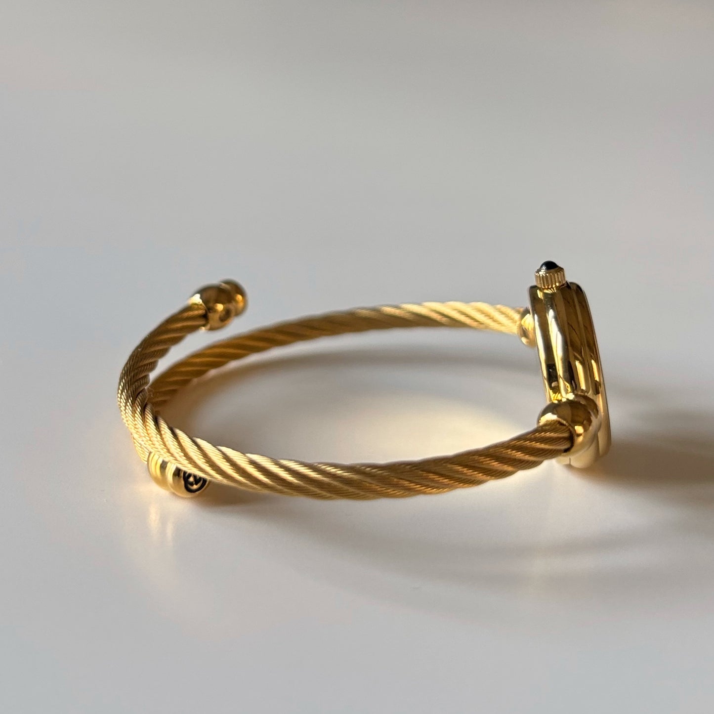 Gucci 1990s Seashell Dial Gold Plated Cable Bangle Watch
