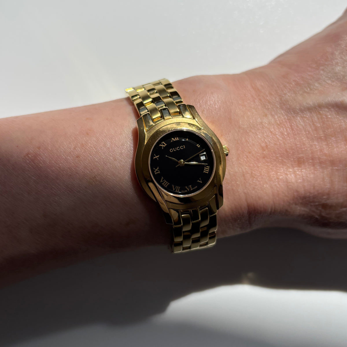 Gucci 1990s Date Black Round Dial Gold-Plated Watch