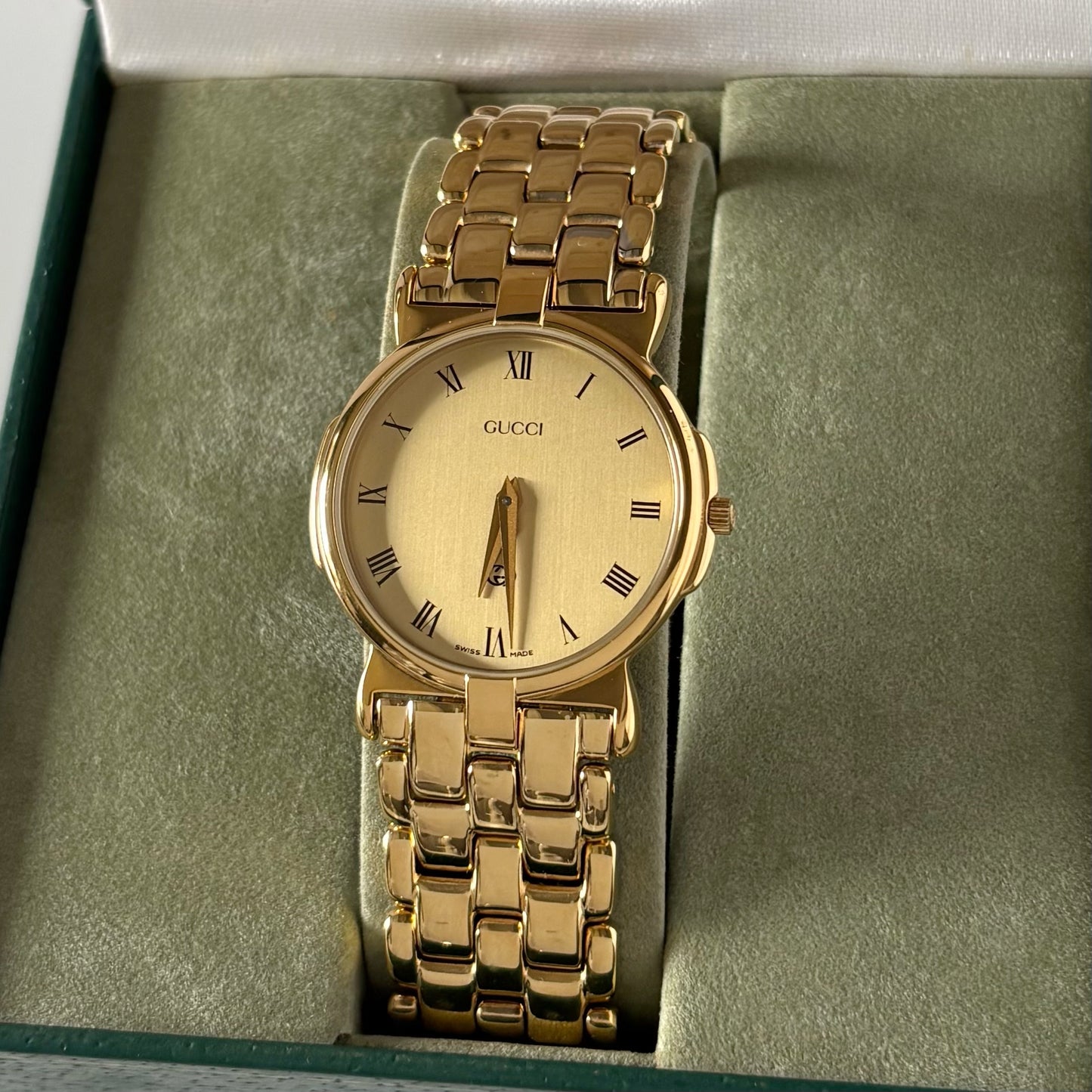 Gucci 1980s Round Dial Gold Plated Watch (Large)