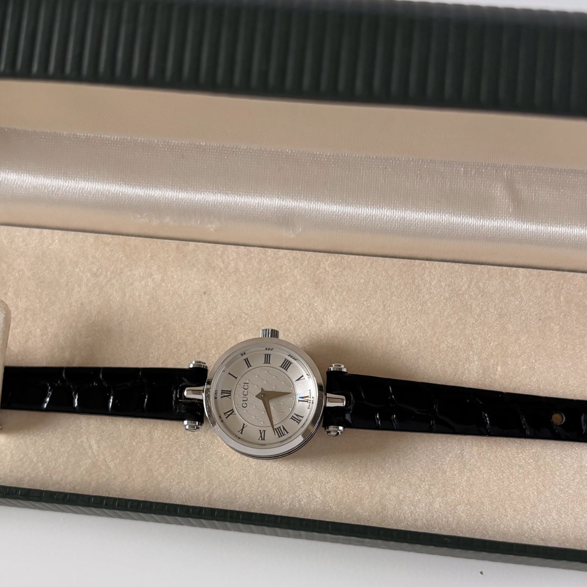 Gucci 1990s Round Dial Stainless Steel Watch