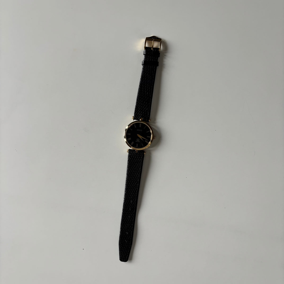 Gucci 1990s Black Round Dial Gold-Plated Sherry Watch (Large)
