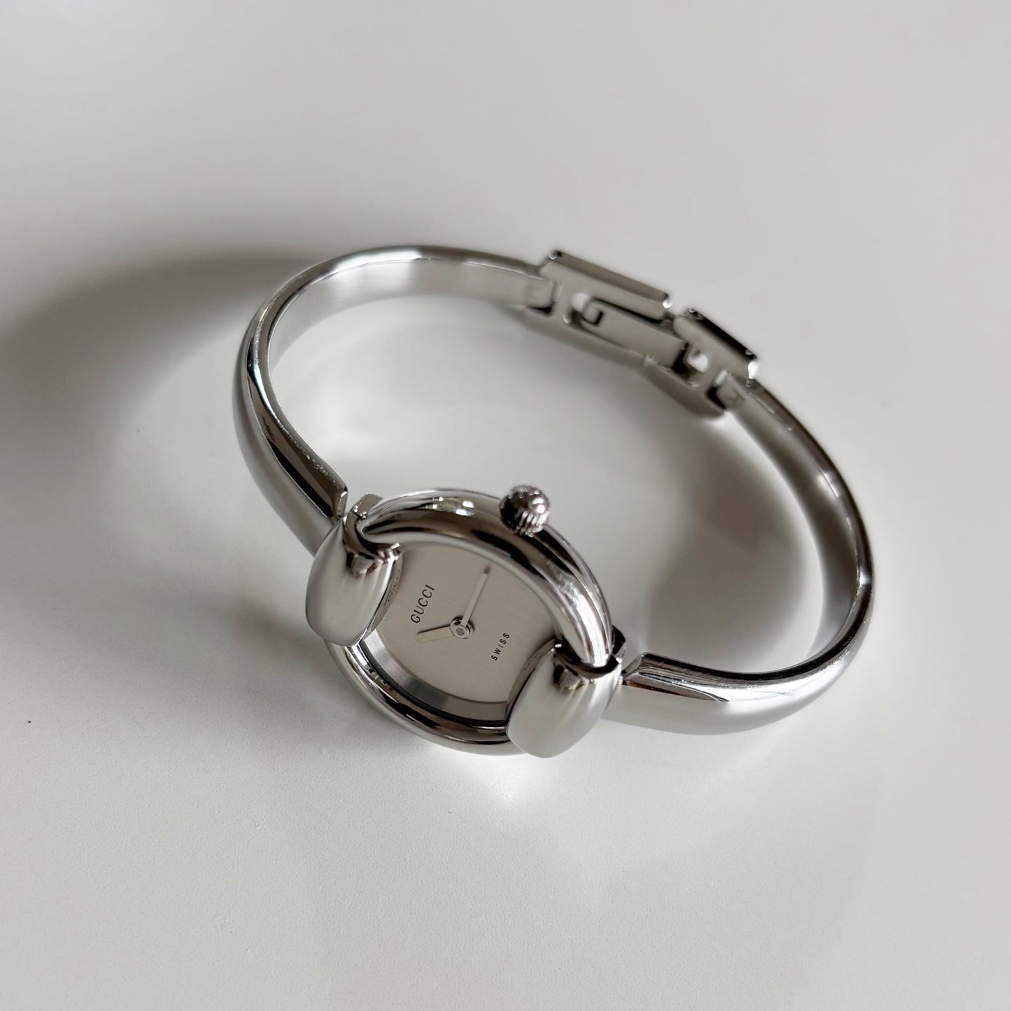 Gucci 1990s Round Dial Stainless steel Bangle Watch
