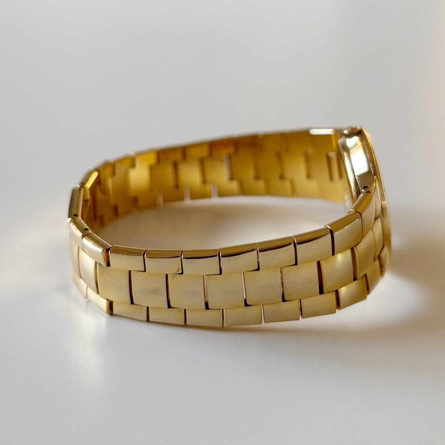 Gucci 1990s Round Dial Gold Plated Watch