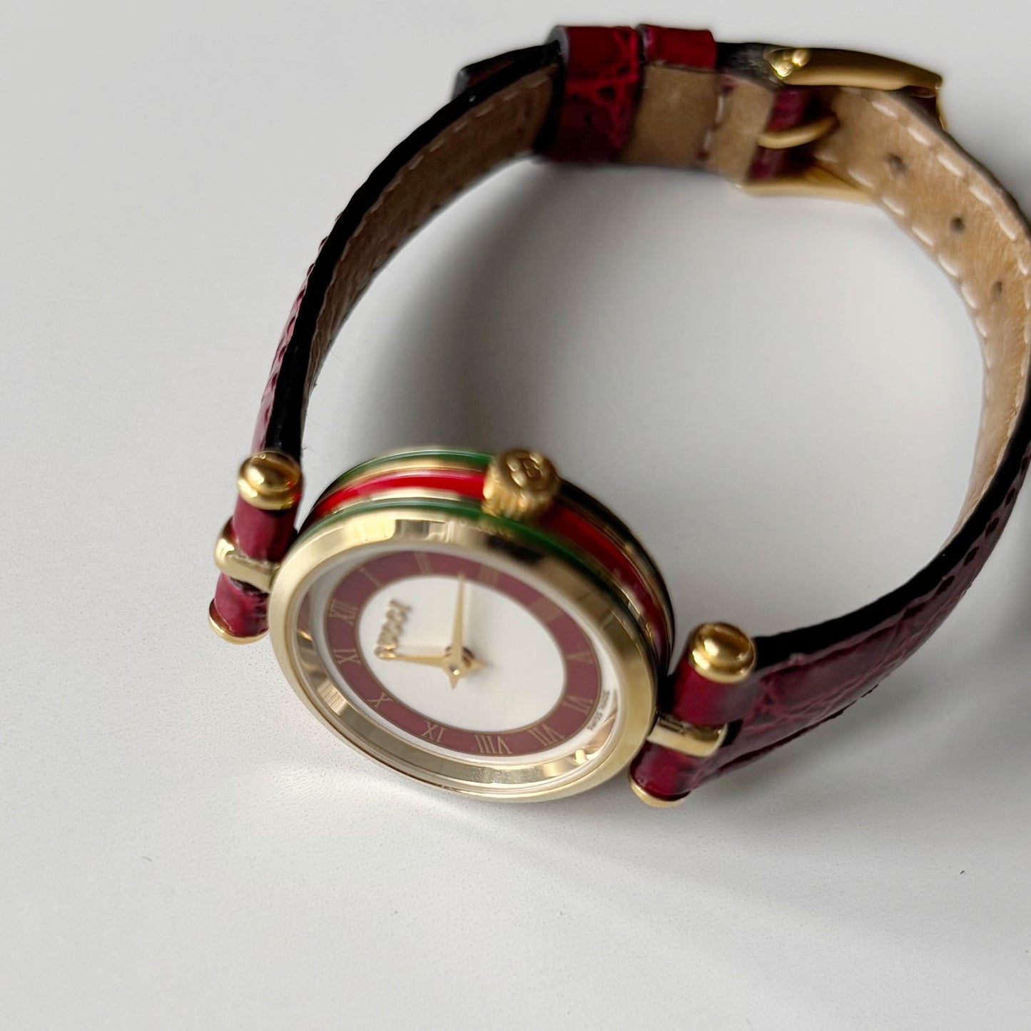Gucci 1990s Round Dial Red Gold Plated Watch