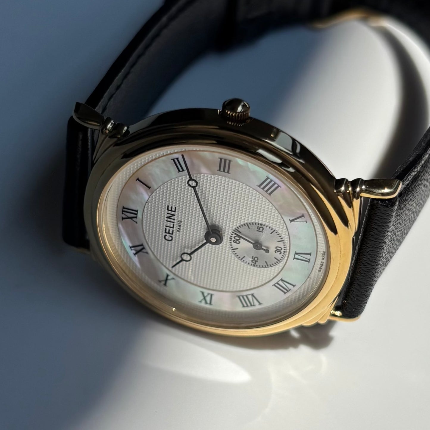 Celine 1990s Seashell Round Dial Gold Plated Watch (Large)